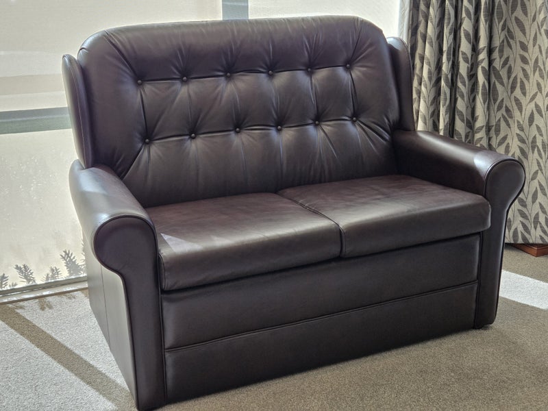 Lounge settee and chair63617150074881112