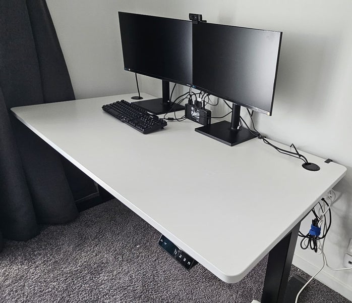 Electric Height Adjustable Desk Carousel 1