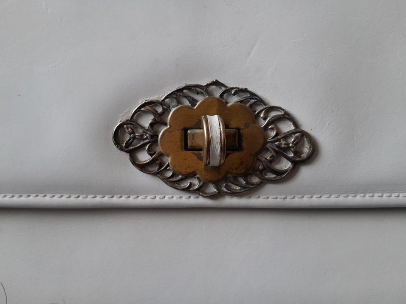 Styled by Westcraft, Vintage Leather handbag complete with leather purse Carousel 2