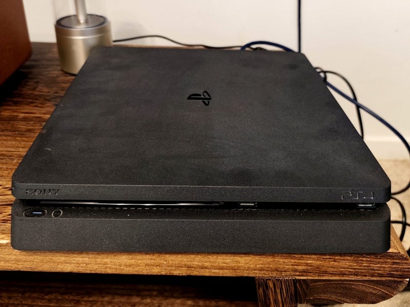 PS4 Slim 1T near new + 4 games North Shore pick up Carousel 1