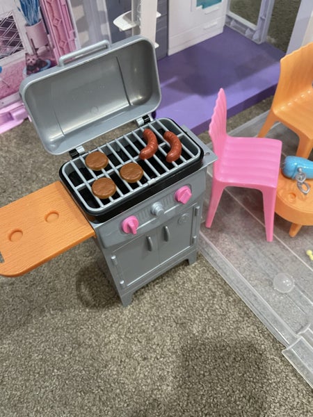 Barbie house and accessories Carousel 2