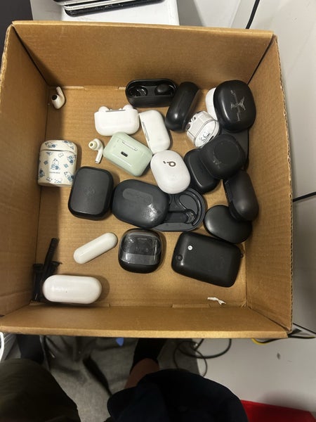 BULK LOT OF EARBUDS AND WATCHES Carousel 3