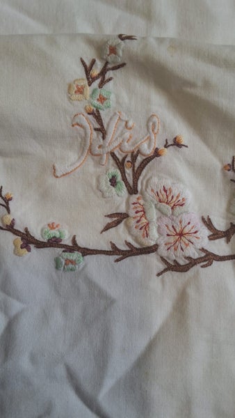 HIS AND HERS CREME AND WHITE PILLOW CASES Carousel 2