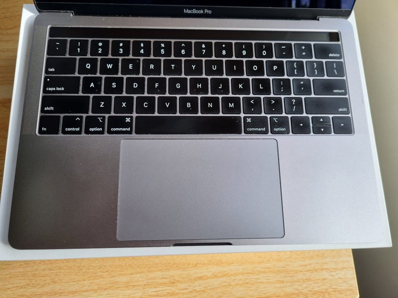 MacBook Pro 13” (2018) – 2.3GHz i5 / 250GB SSD / 16GB RAM63617615737730112