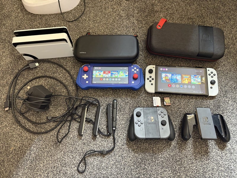 Nintendo Switch OLED + Nintendo Switch Lite Bundle Carousel 1