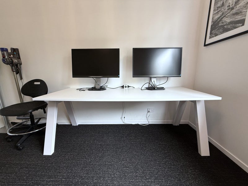 Quality Office Desk Carousel 2
