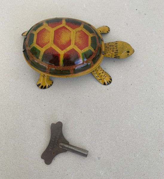 A FANTASTIC VINTAGE WIND UP TOY TIN TURTLE Carousel 2