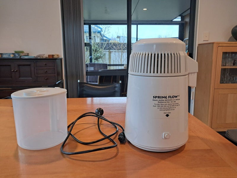 Spring Flow Distiller Second Hand White enamel exterior, stainless steel inside Carousel 2