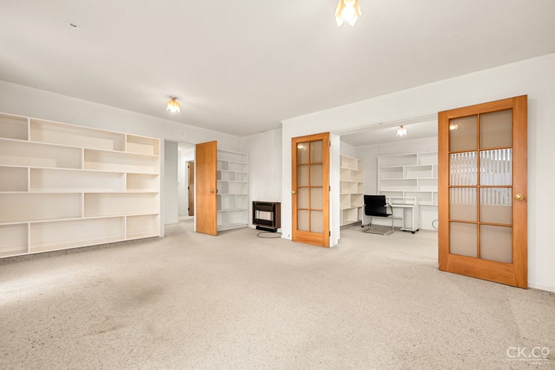Image 3 of 25