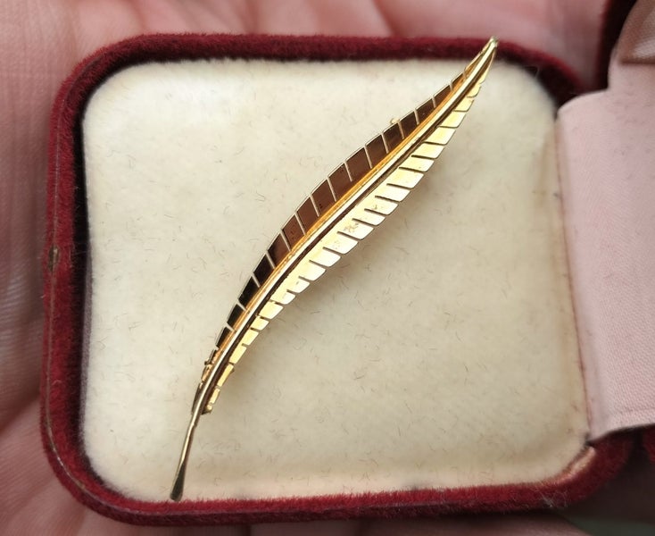 14ct Gold Fern Brooch - 1.95 grams Carousel 2