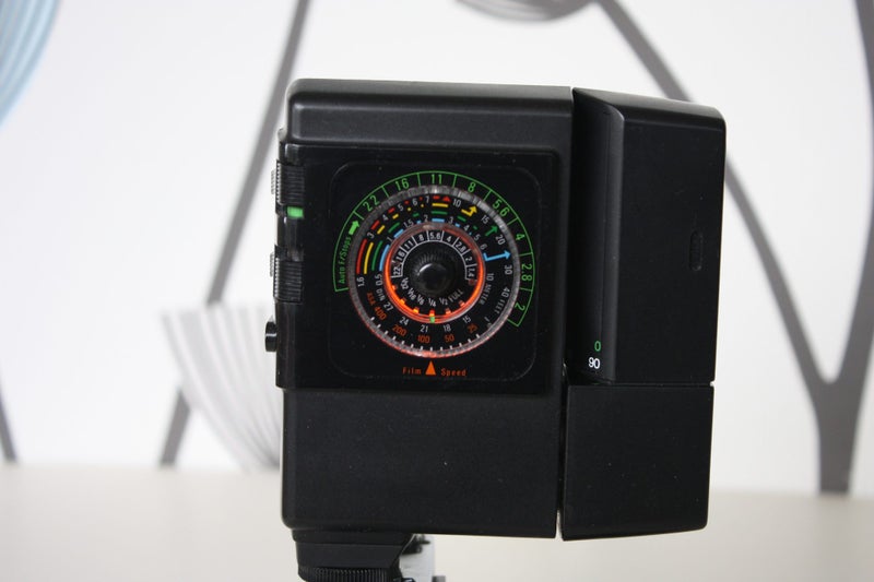 Vintage Sunpak Auto Zoom 3000 Multi Angle Thyristor Flash Unit c 1980’s Carousel 1
