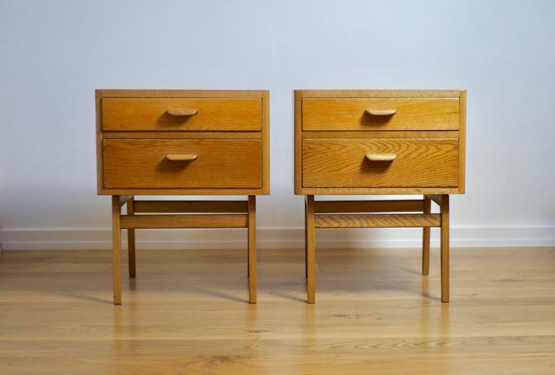A STUNNING PAIR OF MID 60S SOLID OAK BEDSIDE DRAWERS Carousel 2