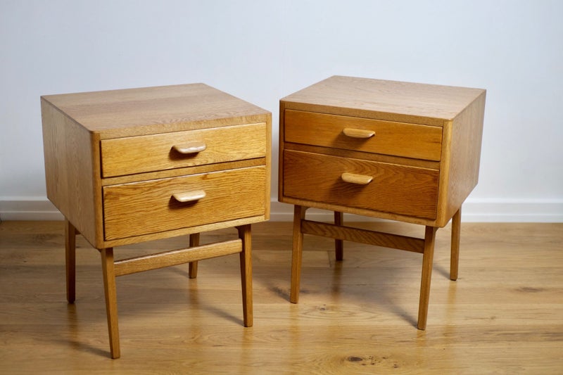 A STUNNING PAIR OF MID 60S SOLID OAK BEDSIDE DRAWERS Carousel 1