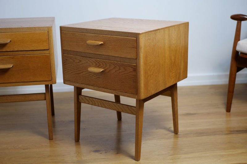 A STUNNING PAIR OF MID 60S SOLID OAK BEDSIDE DRAWERS Carousel 15