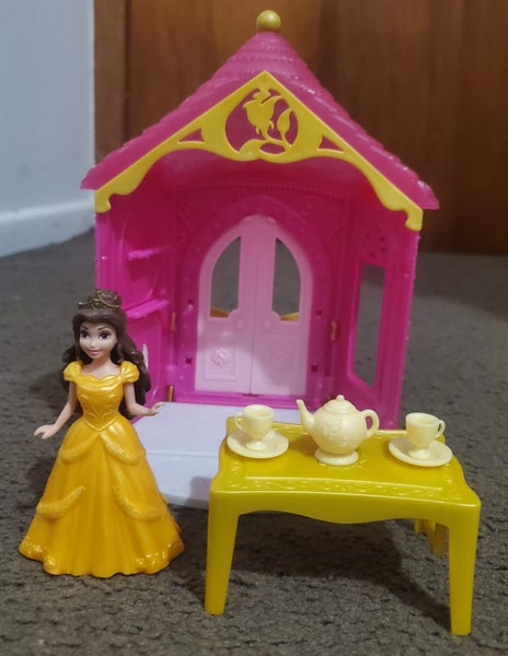 Disney princess- Belle, Original click up doll castle set Carousel 1