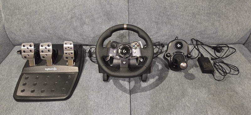 Logitech G920 Driving Force Racing Wheel and Pedals + Shifter Carousel 1