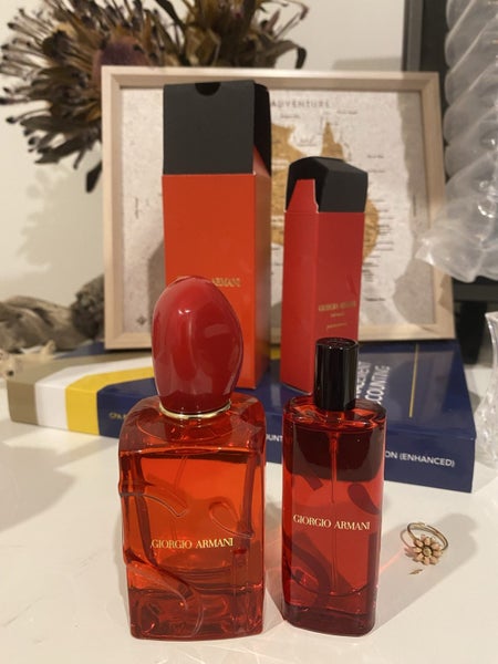 Brand New GIORGIO ARMANI Red Mask with Travel Pack Carousel 2