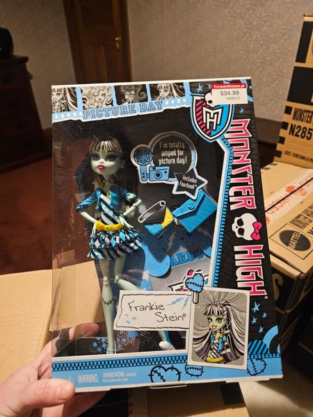 Monster High Picture Day Frankie NIB Carousel 1