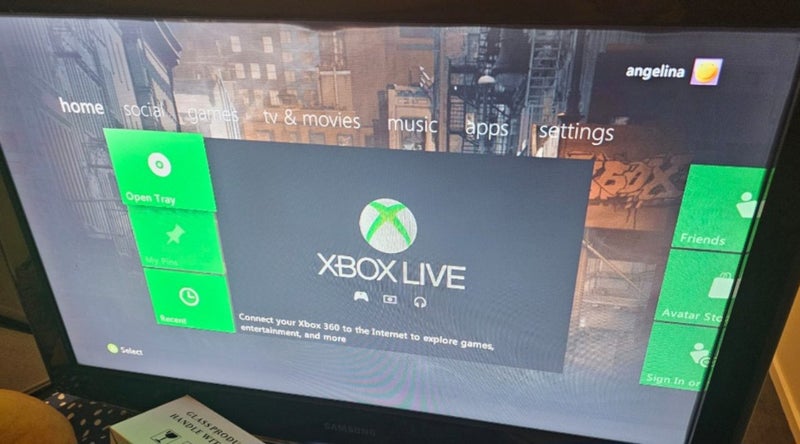 Xbox 360 + 2 controllers Carousel 2