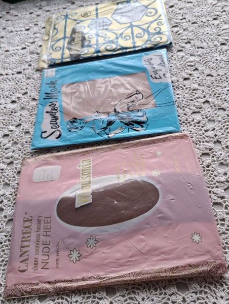 3 pairs unopened vintage stockings Carousel 2