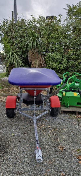 Walco 1.75 Allspread Fertilizer Spreader Carousel 1