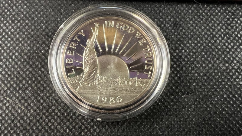 1986 US Half Dollar Proof Coin - Statue of Liberty Commemorative - Lot E790 Carousel 2