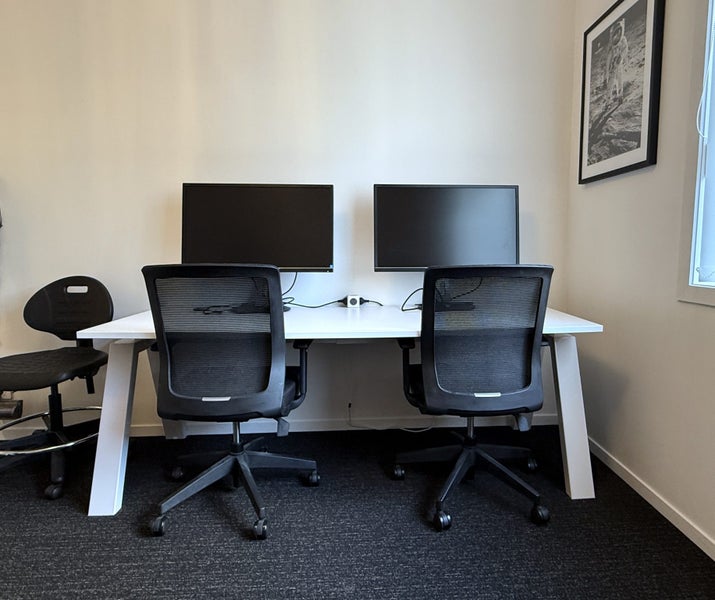 Quality Office Desk Carousel 1