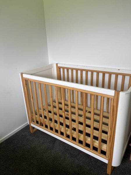 Cariboo Milford Cot Carousel 1