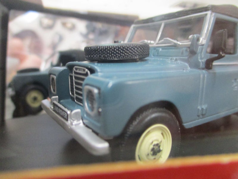 BR 9723 - Land Rover Serie III 109 Soft Top - Marine Blue - Vintage Model Carousel 9