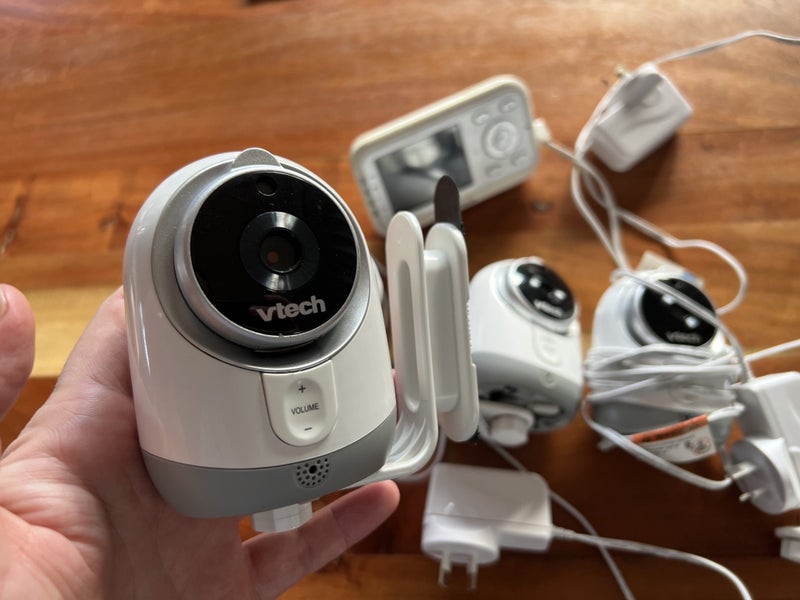 $1 Reserve – VTech BM3300 Baby Monitor with 3 Cameras Carousel 2