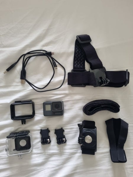 GoPro Hero 5 Black + Accessories Carousel 1