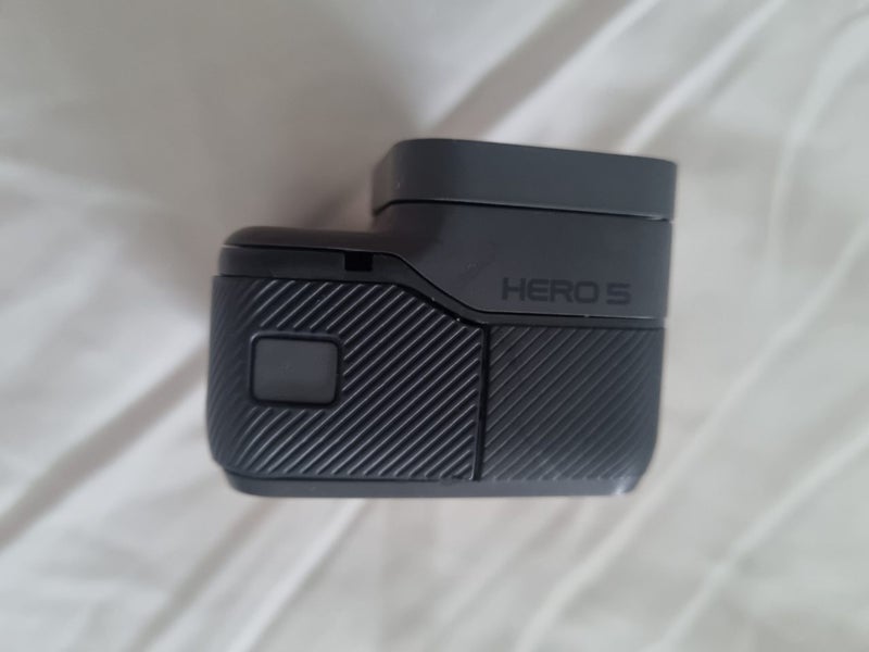 GoPro Hero 5 Black + Accessories Carousel 2