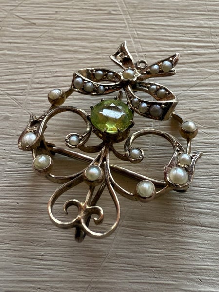 Antique 9ct Peridot Seed Pearl Brooch 3.29gm Carousel 1
