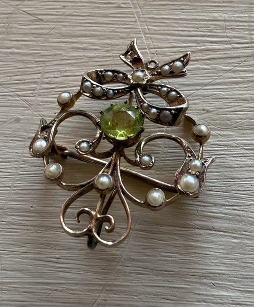 Antique 9ct Peridot Seed Pearl Brooch 3.29gm Carousel 2