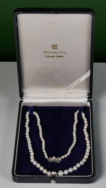 Superb Quality Vintage Mikimoto Pearl Necklace in Original Box Carousel 1