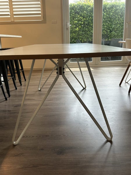 Nathan Goldworthy “Monarch” Dining table (no chairs)63617475405187111