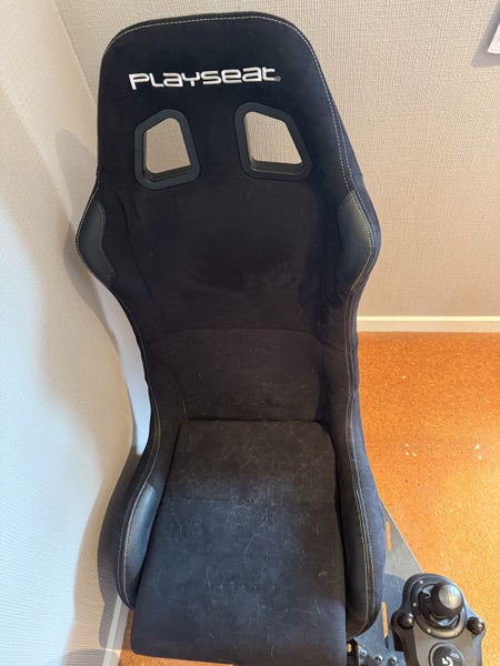 Logitech G923 w/ Shifter & Playseat Evolution Alcantara Carousel 4