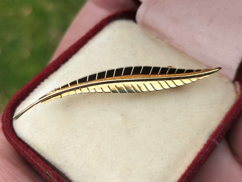 14ct Gold Fern Brooch - 1.95 grams Carousel 6