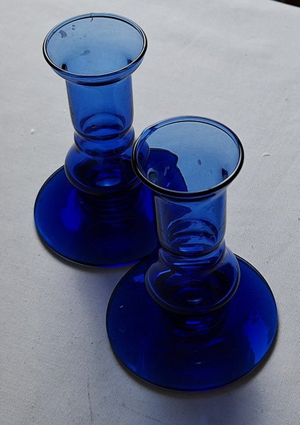+++ BLUE ART GLASS (2) CANDLE STICKS +++ Carousel 2