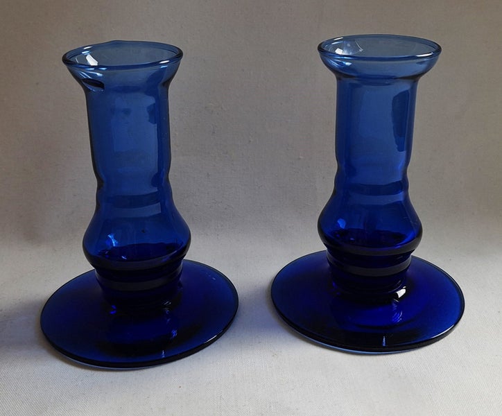 +++ BLUE ART GLASS (2) CANDLE STICKS +++ Carousel 1
