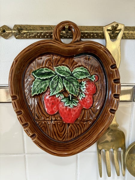 Retro Strawberry Ash Tray/ Wall Hanging Carousel 1