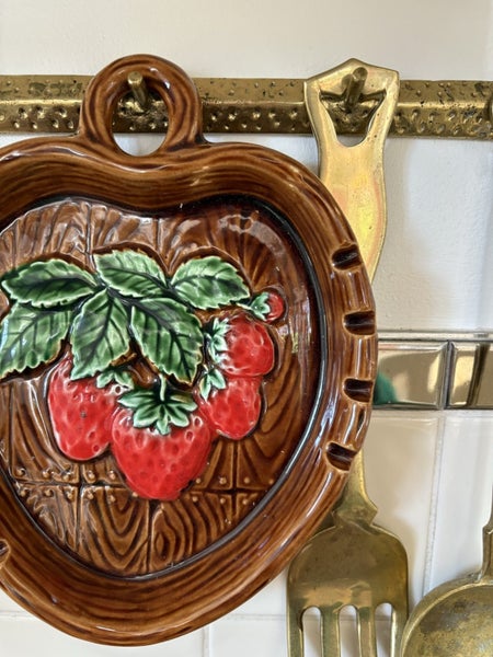 Retro Strawberry Ash Tray/ Wall Hanging Carousel 2
