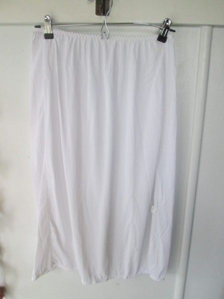 ESSENCE * size 14 * White Half Slip Carousel 1