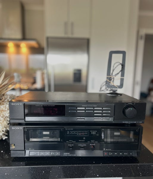 Yamaha turn table ttn503 ,Sony amplifier and Sony floor speakers Carousel 6