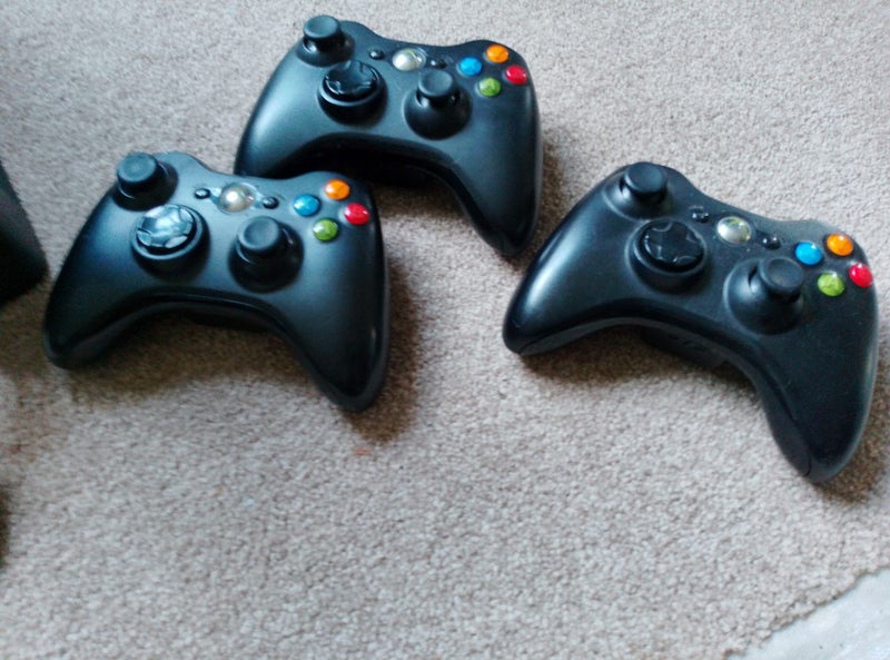 Xbox 360 x3 controllers and x19 games Carousel 2