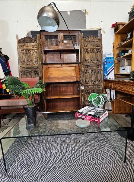 Mid-Century, Modernist, Minimalist, Rialto Curved Piano Glass Coffee Table. Carousel 5