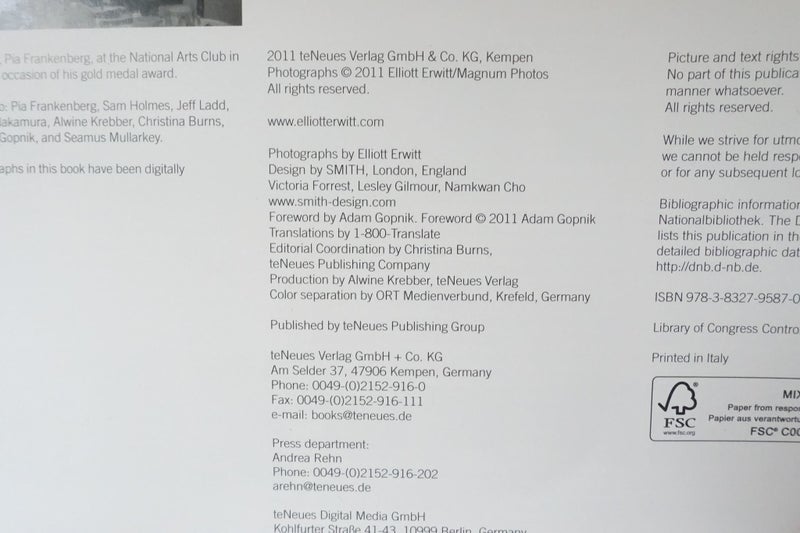 Elliott Erwitts New York by Elliott Erwitt - 2011 Paperback (SKU BK46) Carousel 13