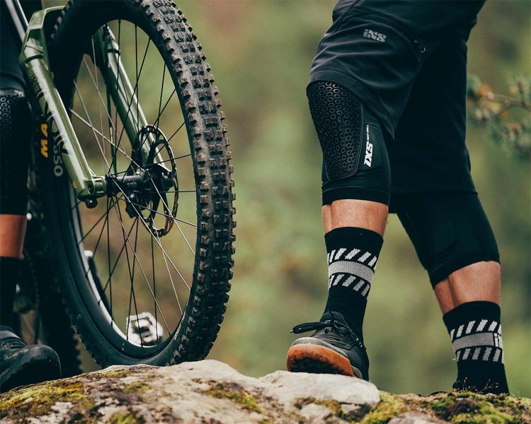 iXS Flow XTG Knee Guards Carousel 8