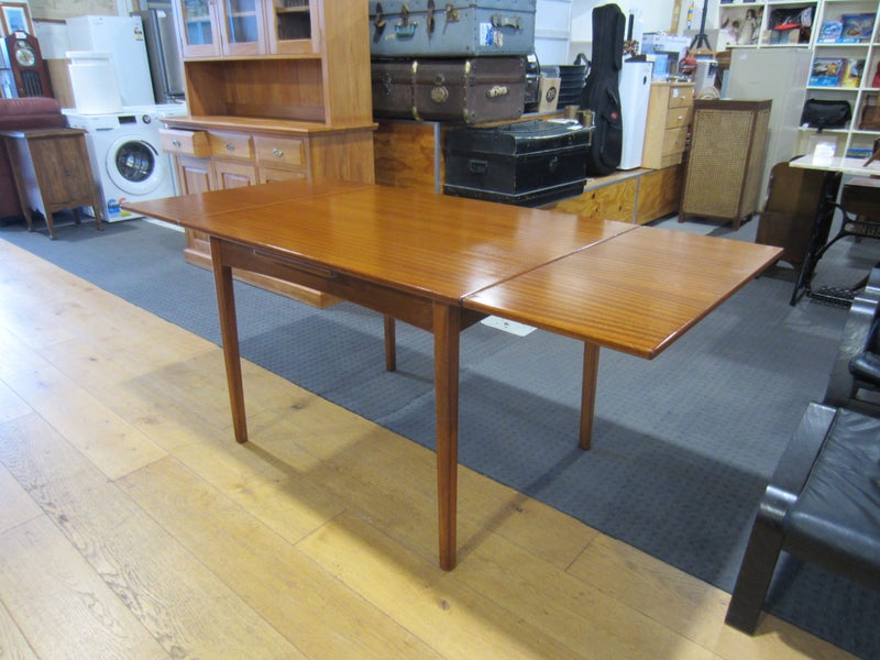 Mid-Century Draw Leaf Dining Table c.1960 Carousel 2