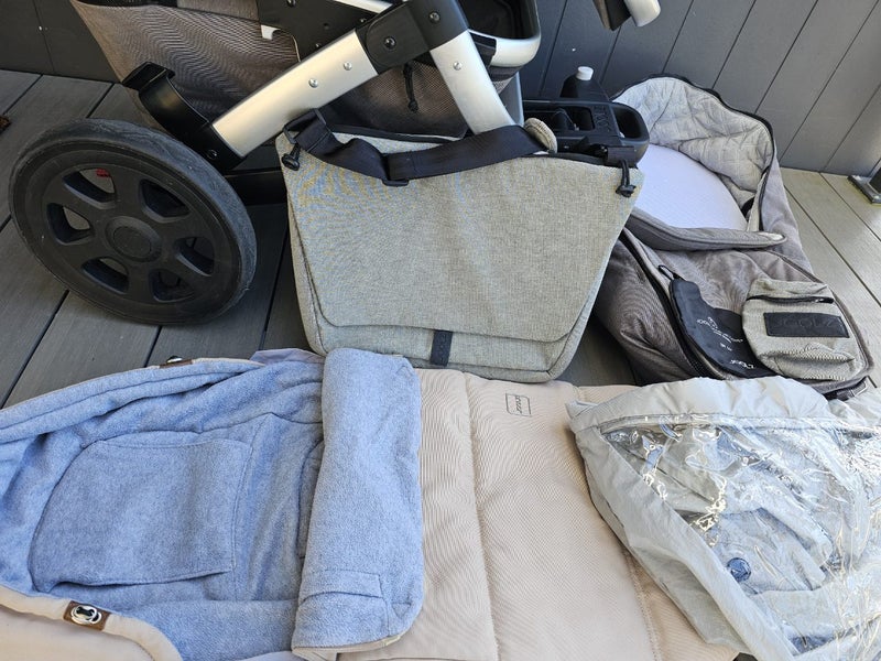 Joolz Pram & Bassinet & HEAPS of accessories Carousel 2